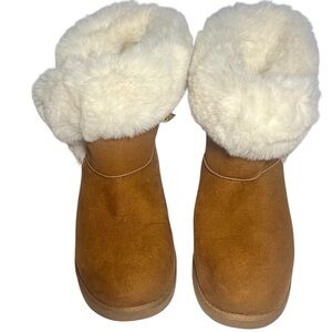 Juicy Couture Tan and Cream Winter Boots 7